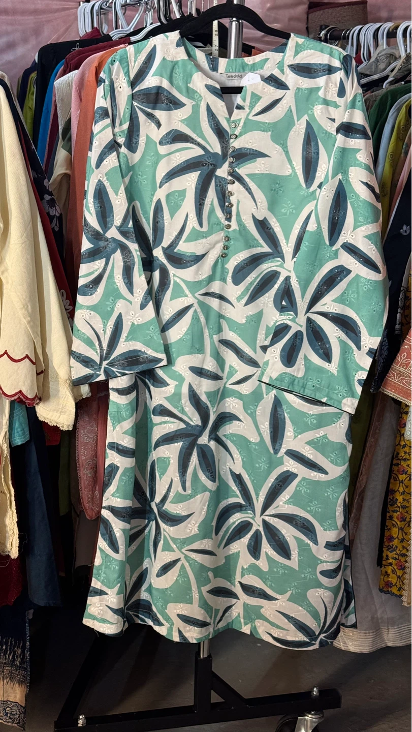 Printed chikankari three piece suit - photo 3