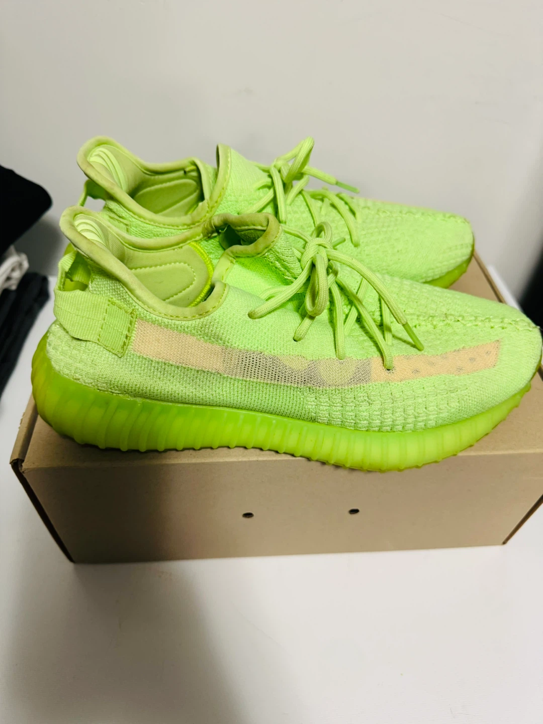 Adidas Yeezy Boost 350 V2 glow - photo 2