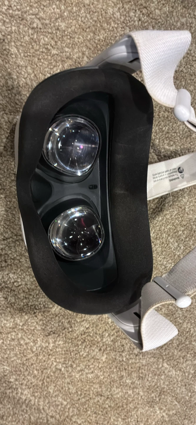 Oculus Quest 2 VR Headset with Controllers - photo 3