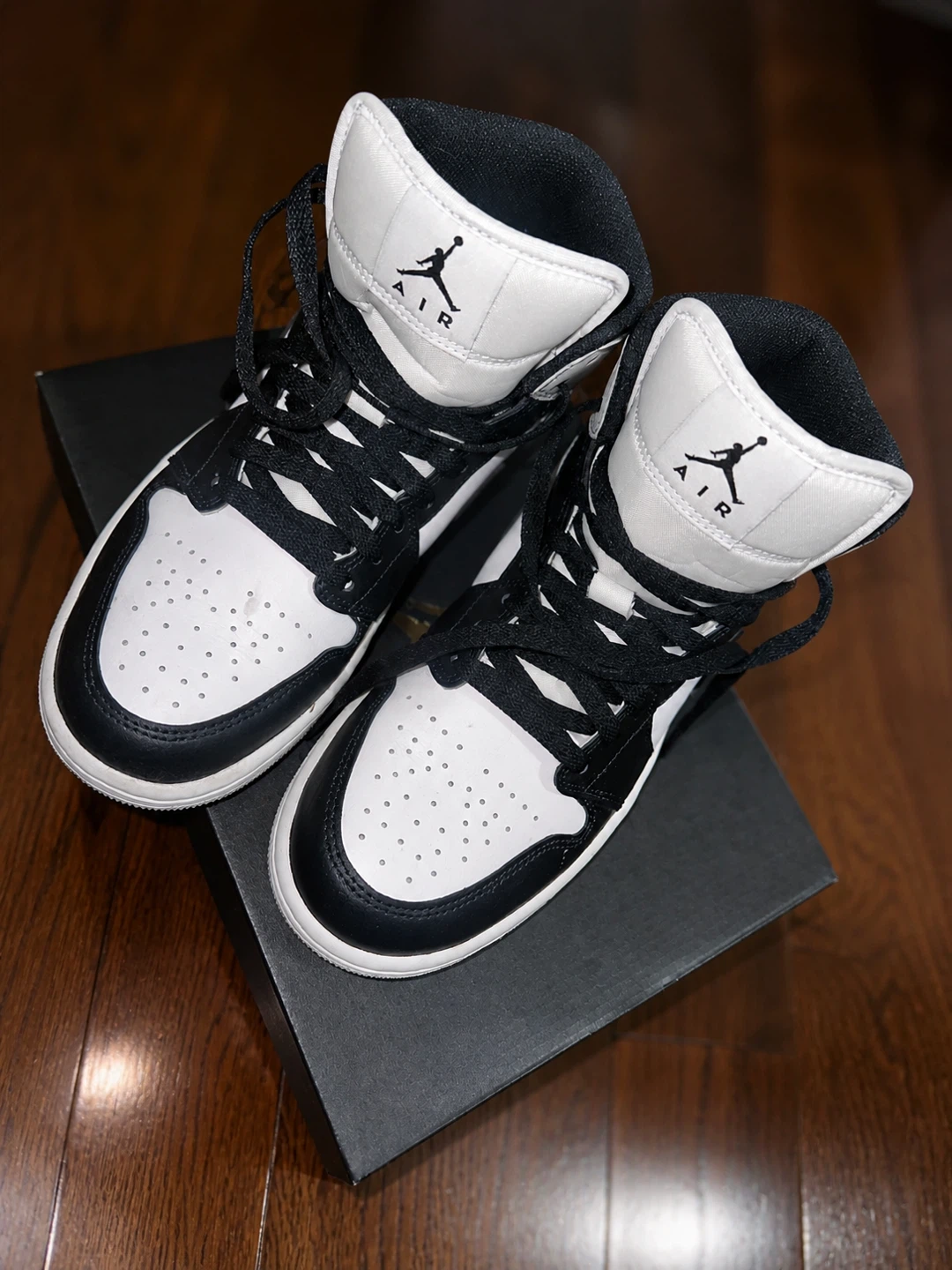 Air Jordan 1 Mid Black White Sneakers