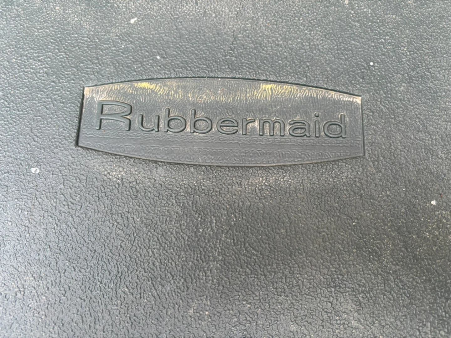 Rubbermaid deck box - photo 3