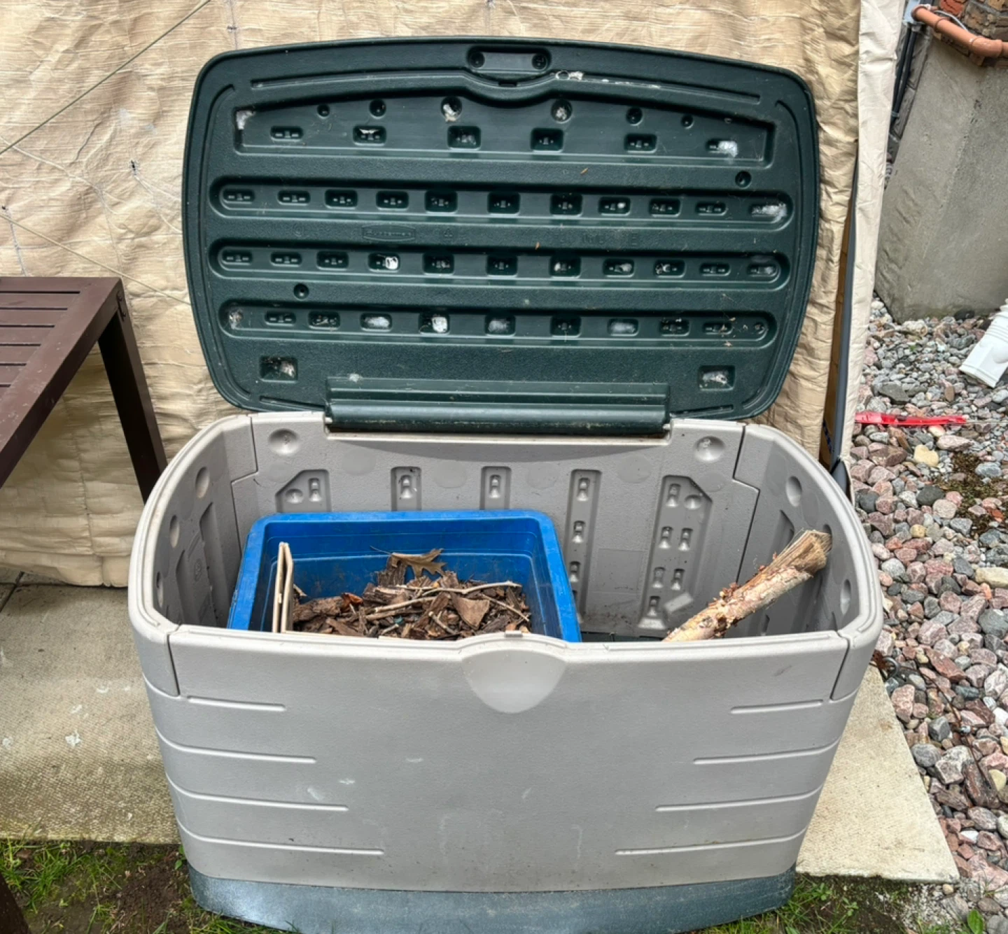 Rubbermaid deck box