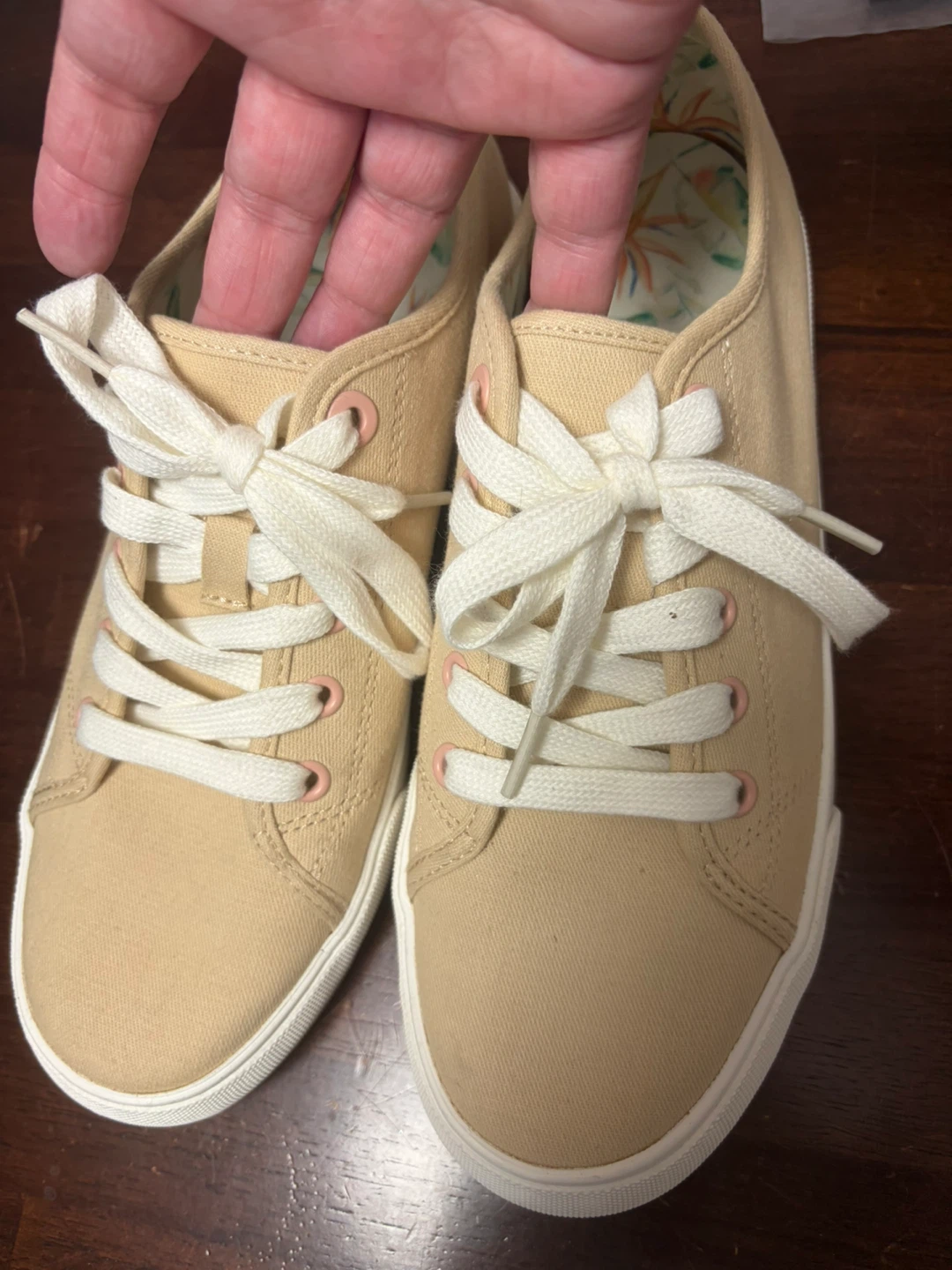 Vionic Oasis Women's Canvas Sneakers - Tan Size 9