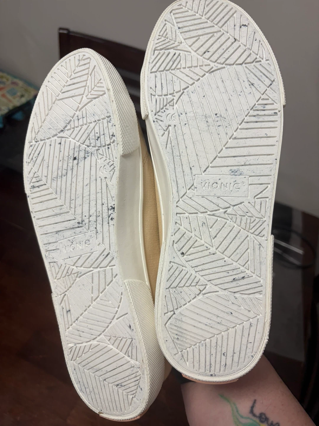 Vionic Oasis Women's Canvas Sneakers - Tan Size 9 - photo 4