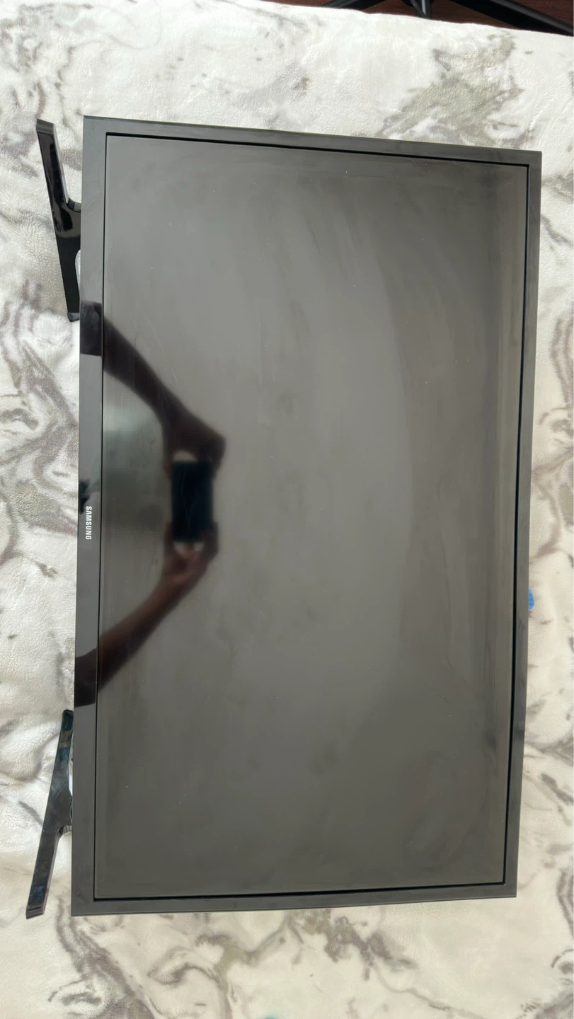 MOVING SALE!⚠️! 2023 Samsung 32" Smart TV (28.9"x17.3"). - photo 4