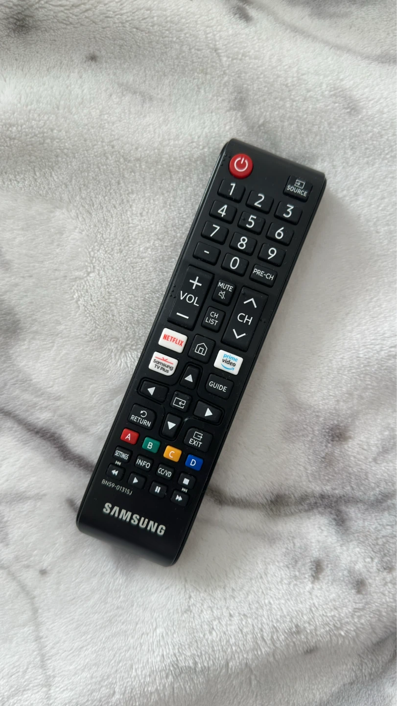 MOVING SALE!⚠️! 2023 Samsung 32" Smart TV (28.9"x17.3"). - photo 3