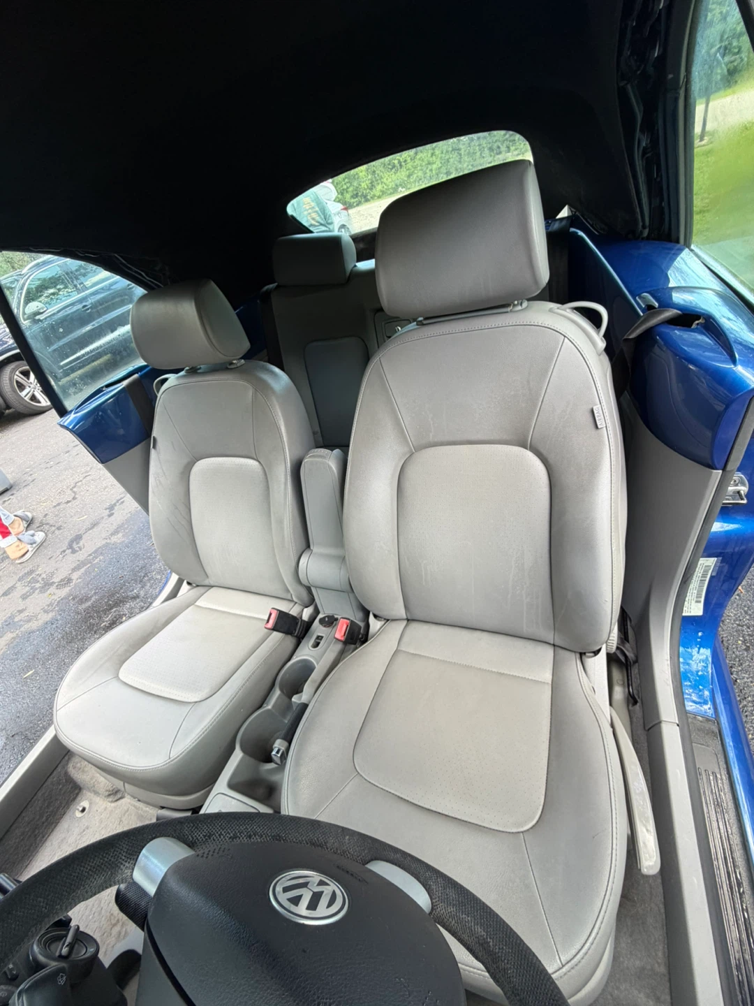 Blue Volkswagen Beetle Convertible - photo 5