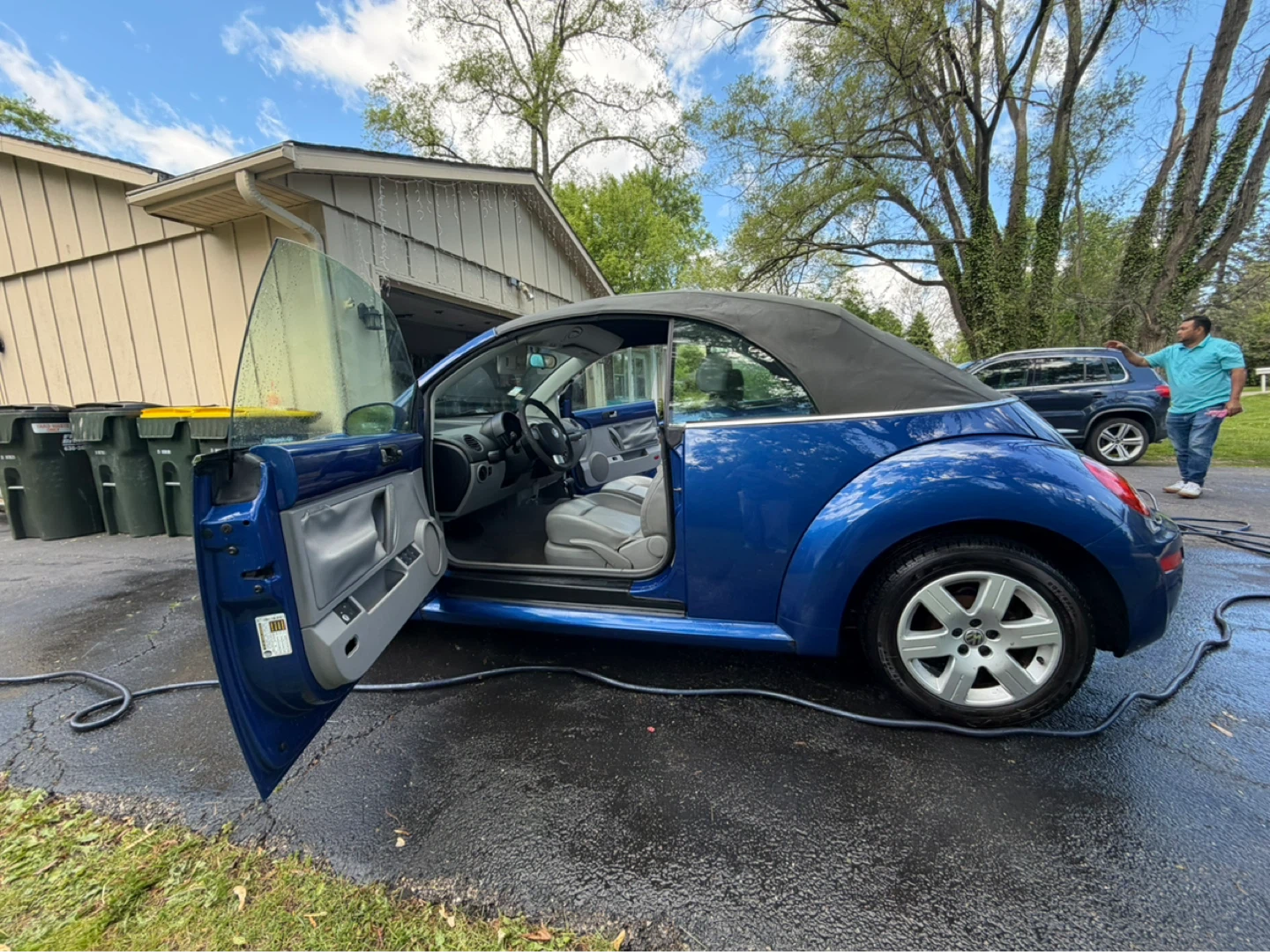 Blue Volkswagen Beetle Convertible - photo 4