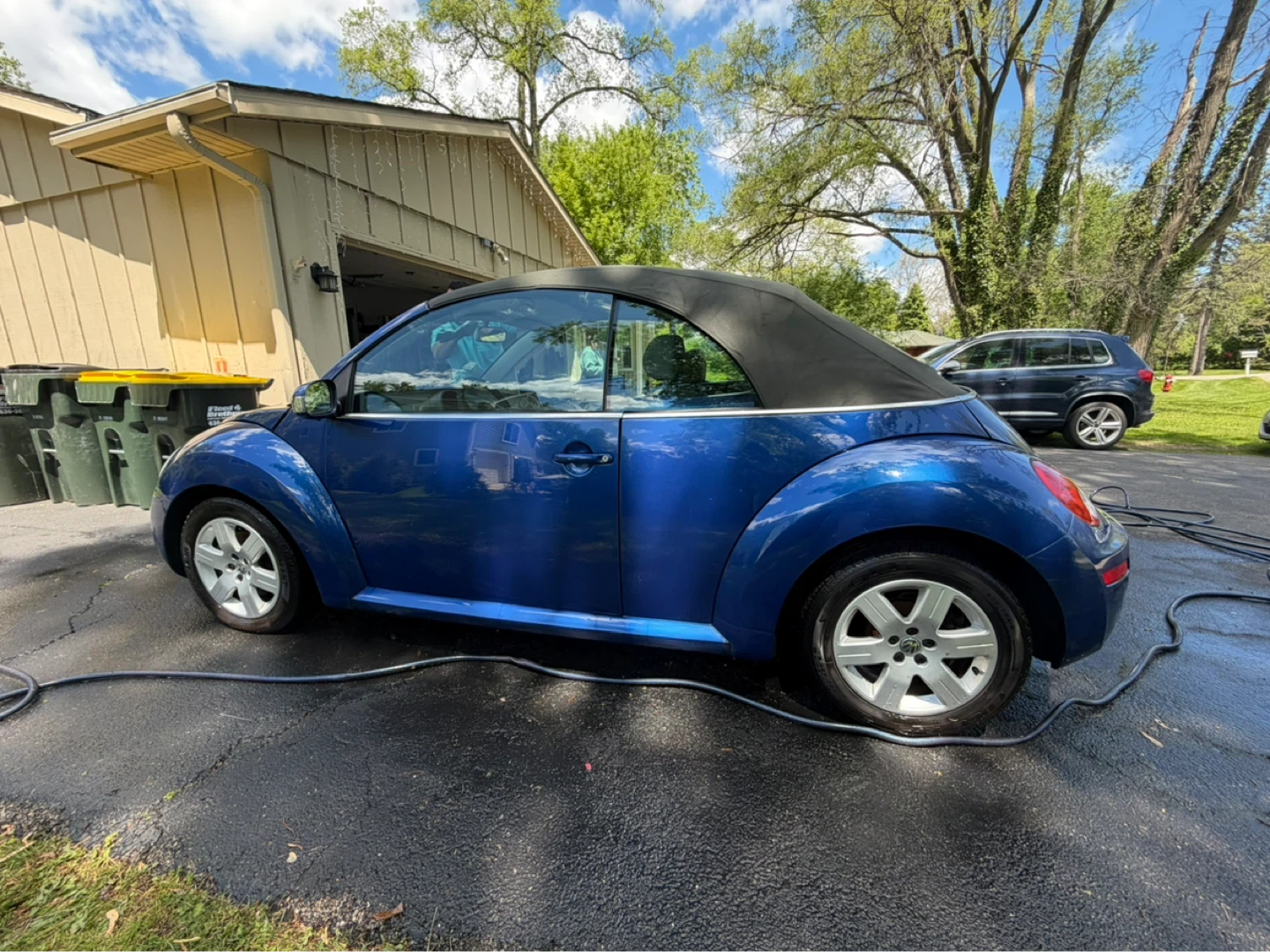Blue Volkswagen Beetle Convertible - photo 2
