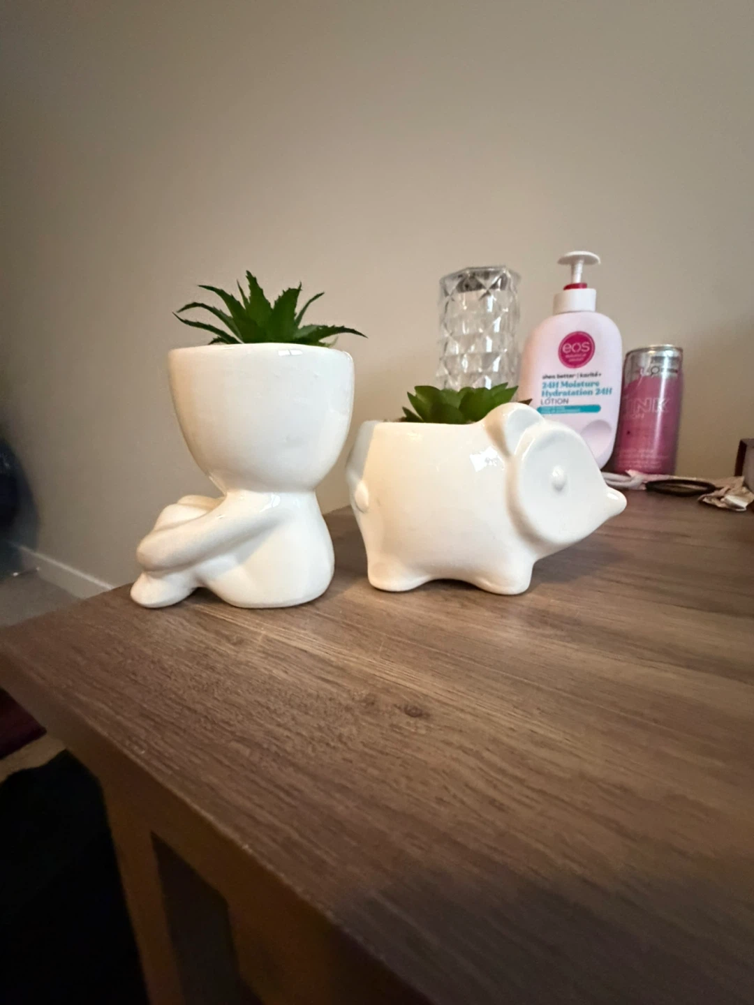 White Ceramic Planters - Figure & hedgehog - photo 4