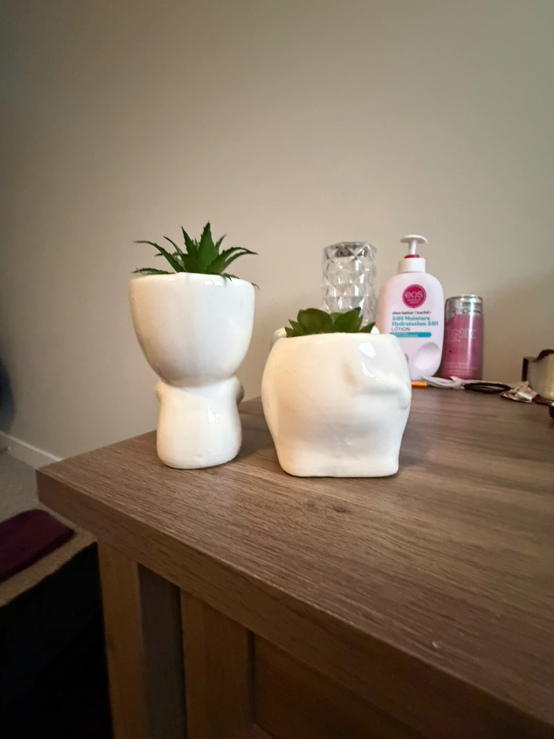White Ceramic Planters - Figure & hedgehog - photo 2