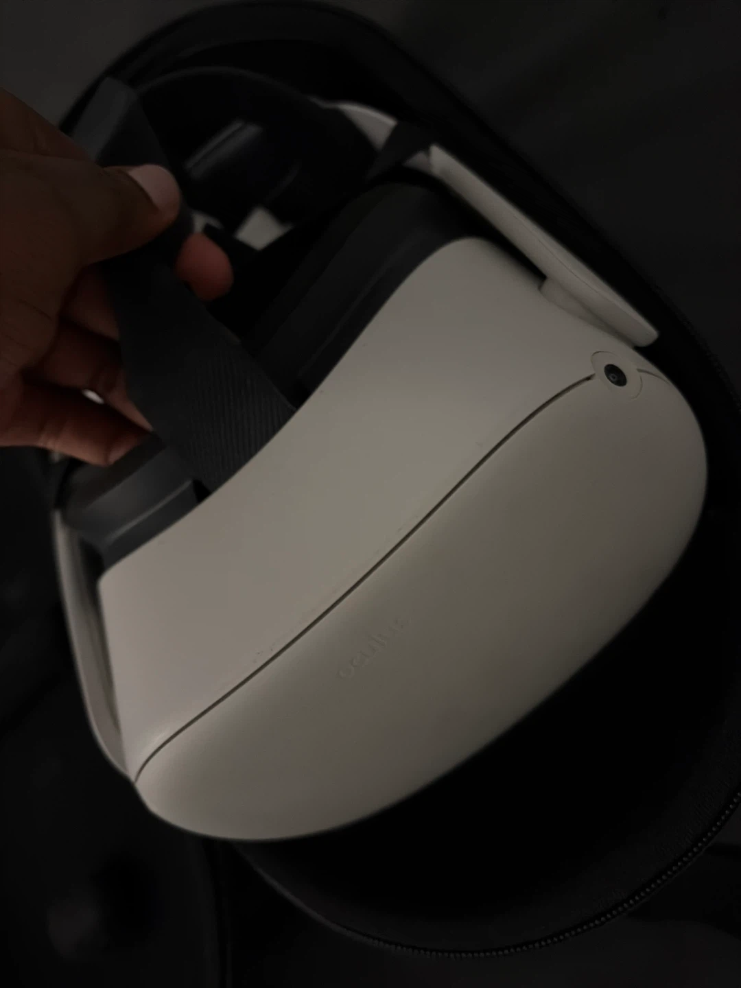 Meta Quest 2 VR Headset with Syntech Carrying Case - photo 2