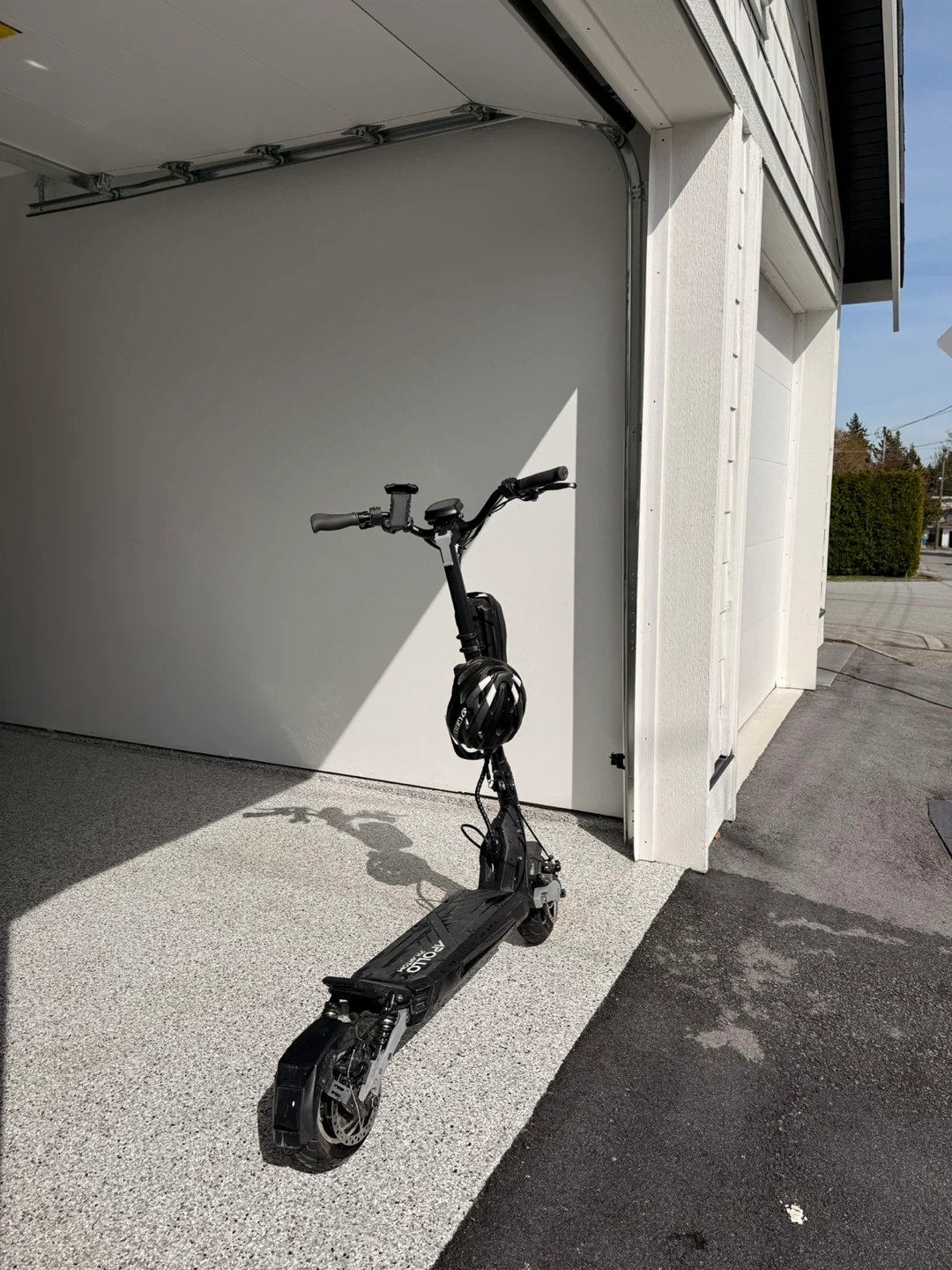 Apollo Phantom V3 Electric Scooter - photo 2