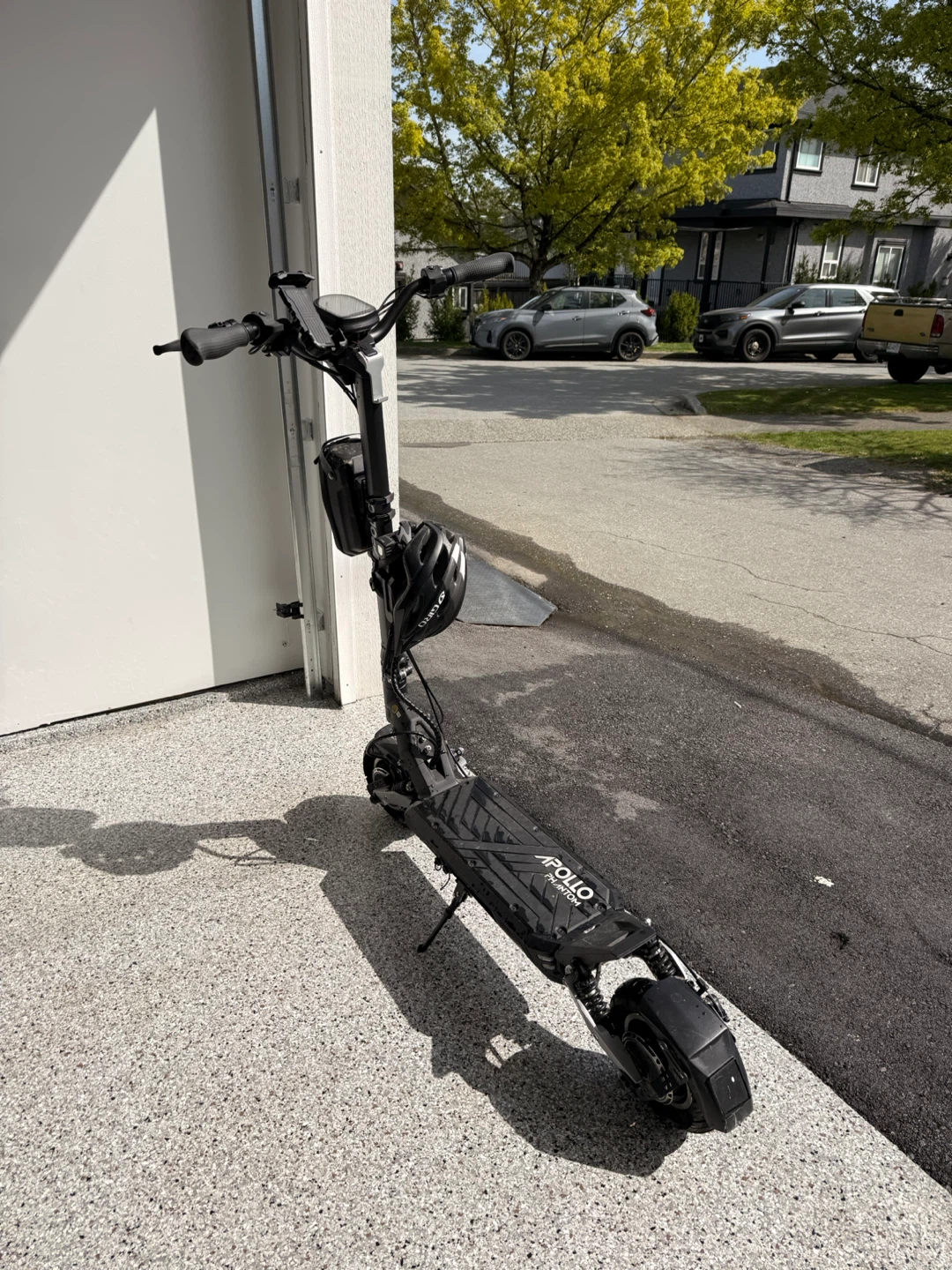 Apollo Phantom V3 Electric Scooter - photo 3