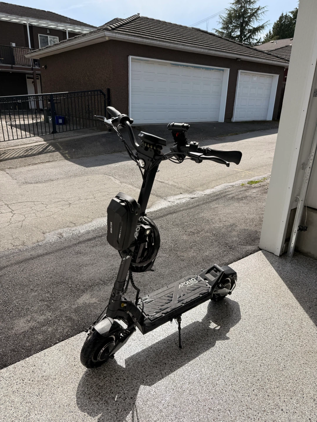 Apollo Phantom V3 Electric Scooter - photo 4