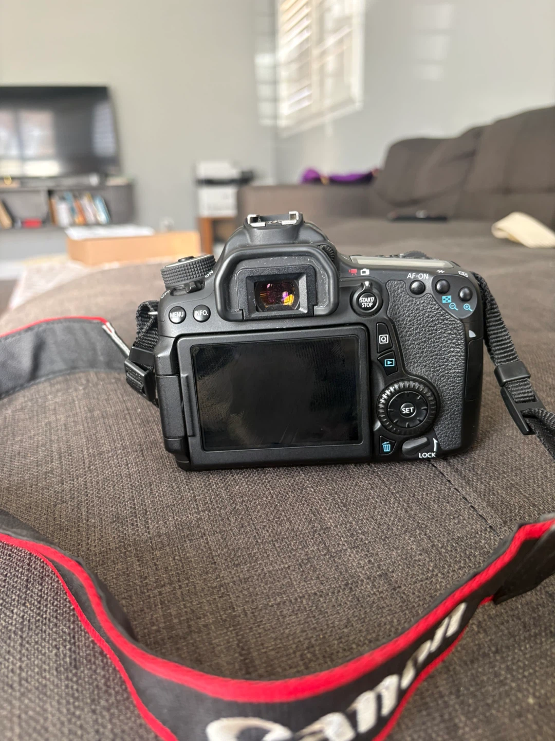 Canon EOS 70D DSLR Camera with 18-55mm & 50mm Lenses - photo 3