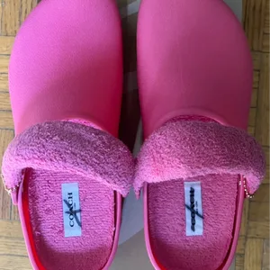 COACH Bright Pink Terry Lola Clogs Women’s Size 8 👡🩷 🌺🌸🌷