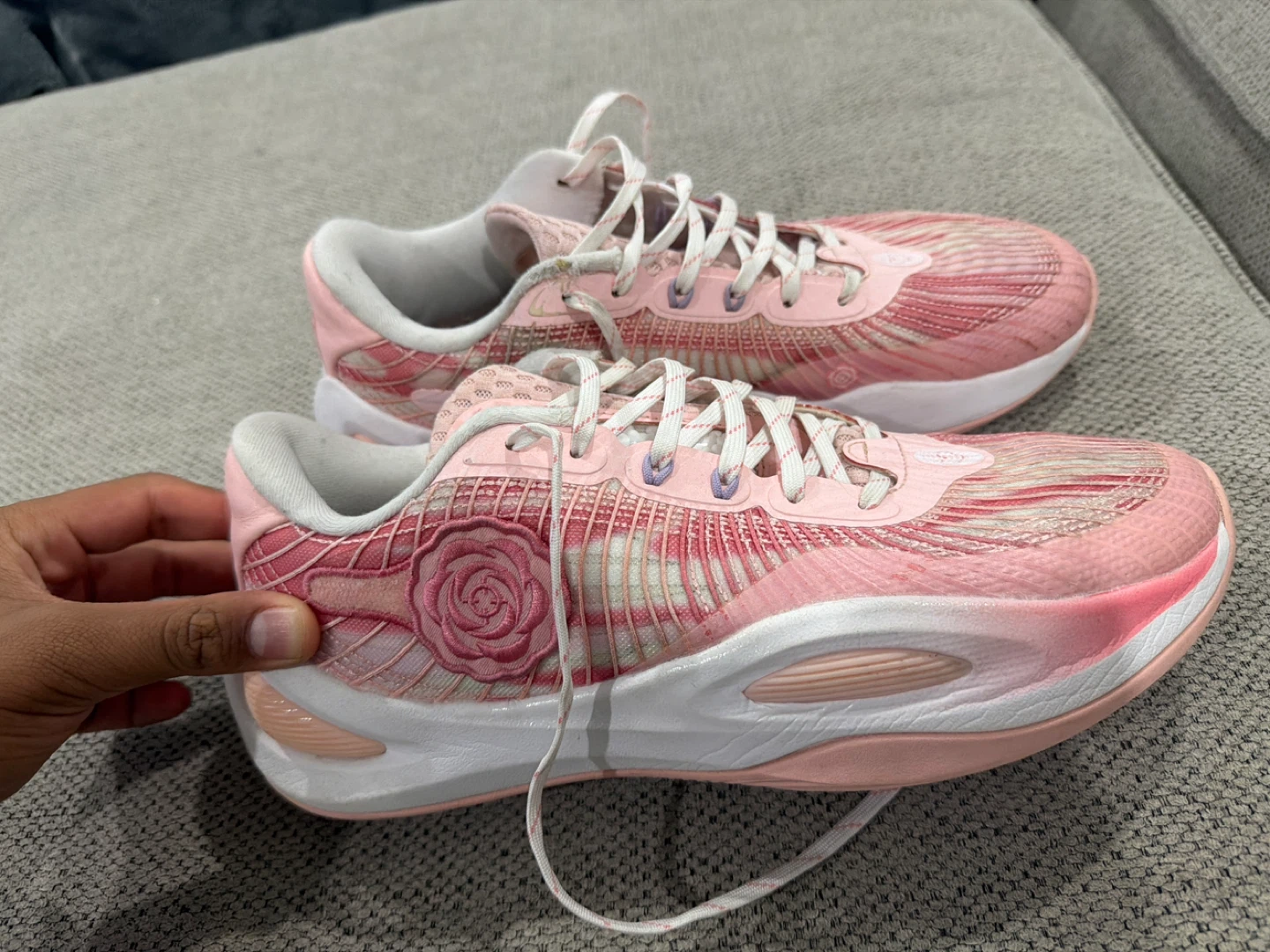 AR1 basketball shoe