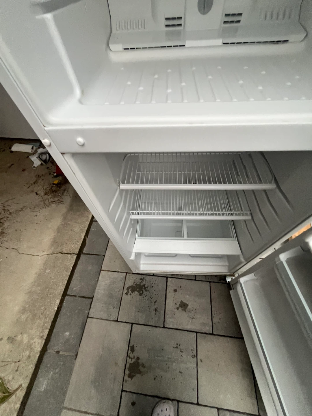 Whirlpool Top-Freezer Refrigerator - photo 4