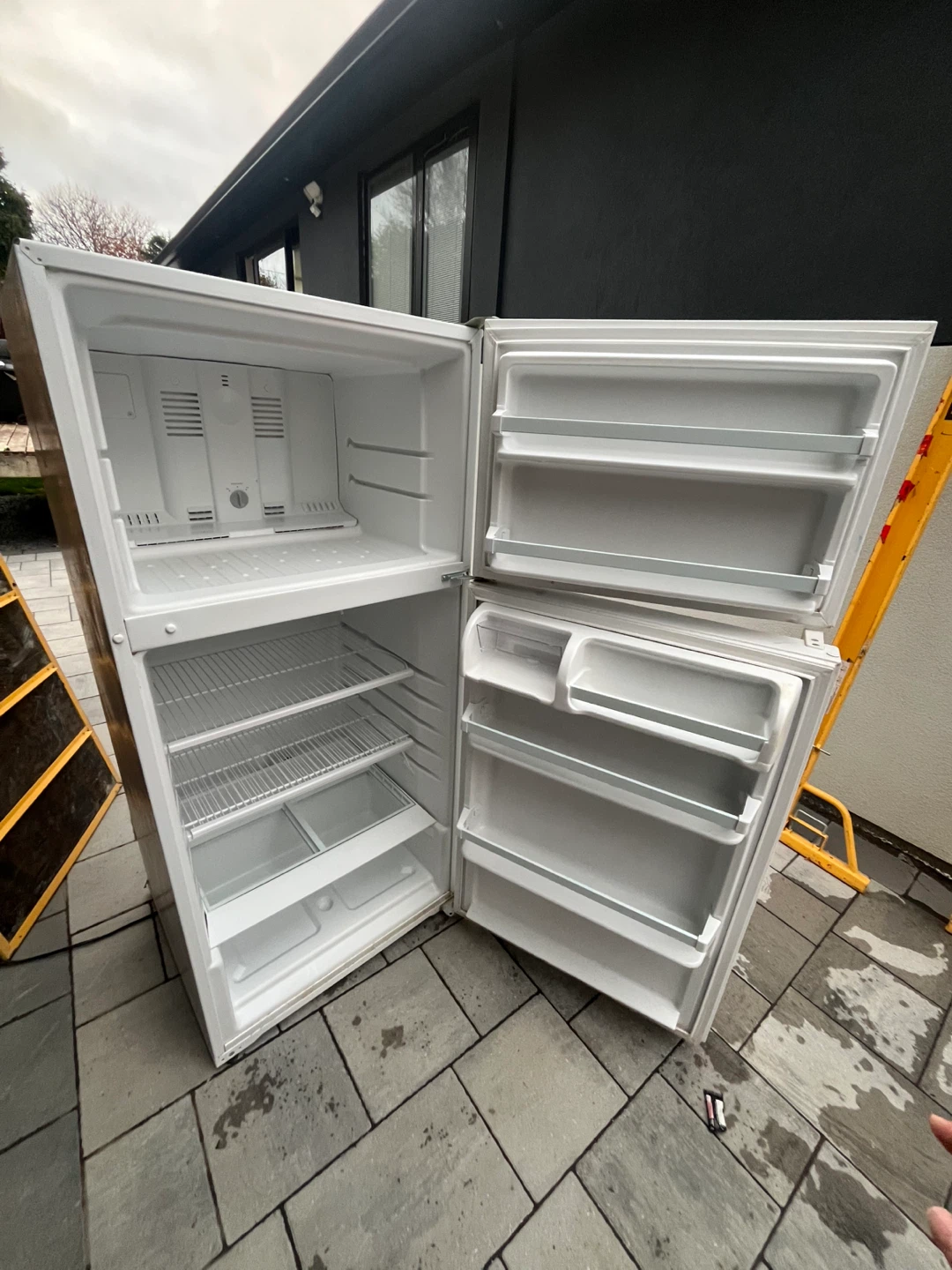 Whirlpool Top-Freezer Refrigerator - photo 3