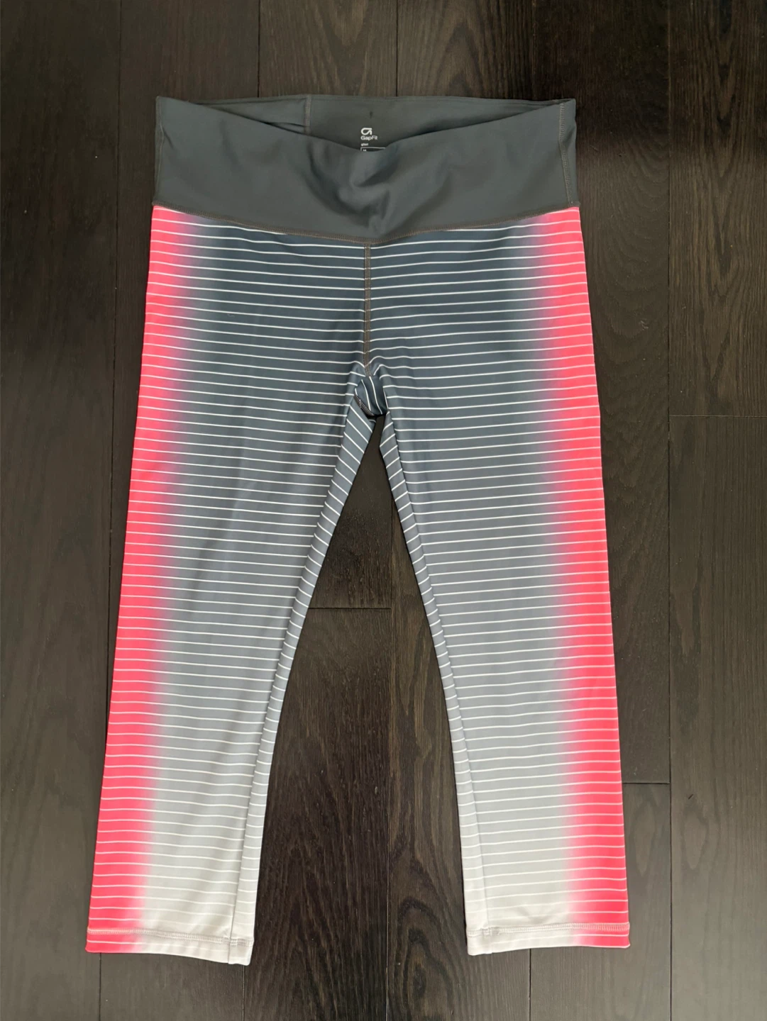 M - GapFit Women's Striped Capris