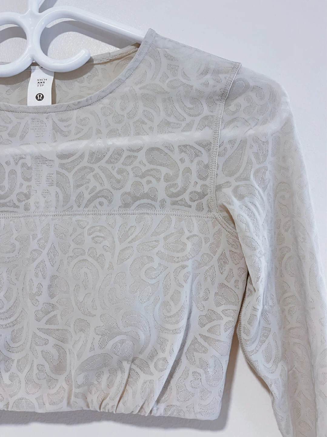 Brand New Lululemon Mesh Long Sleeve Crop Top - Size XXS - photo 3