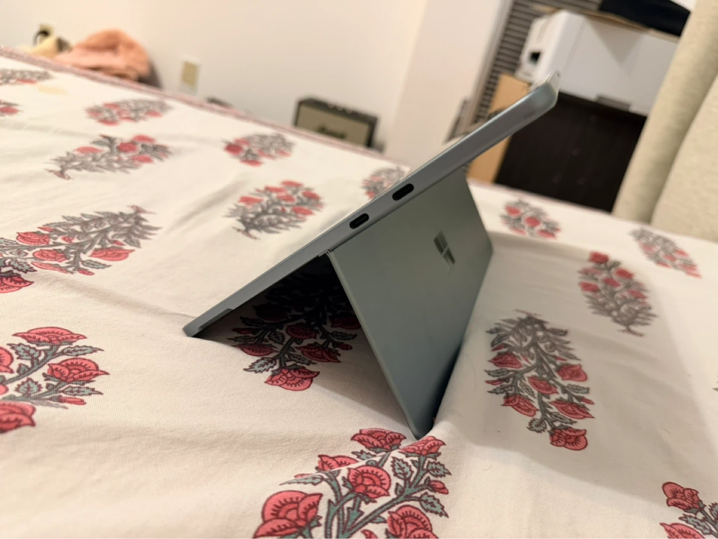 Microsoft Surface Pro 12in 1st Gen - photo 3