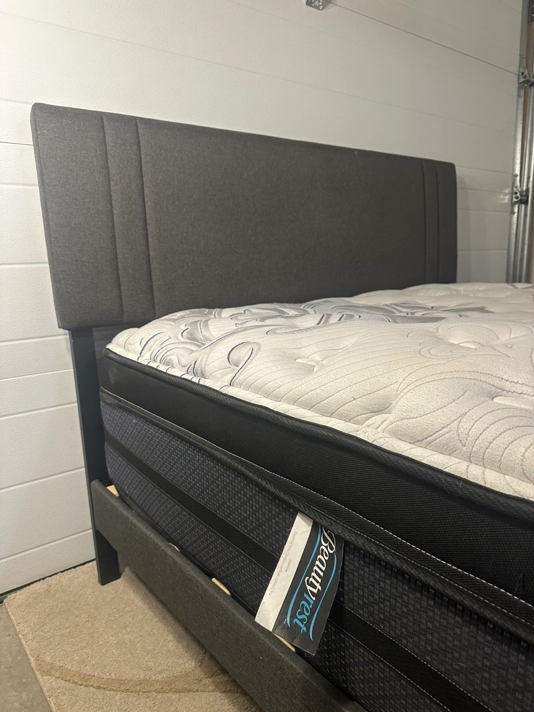 Queen Size Complete Bed Set | Grey | No bugs | No Pet | No Smoke - photo 2