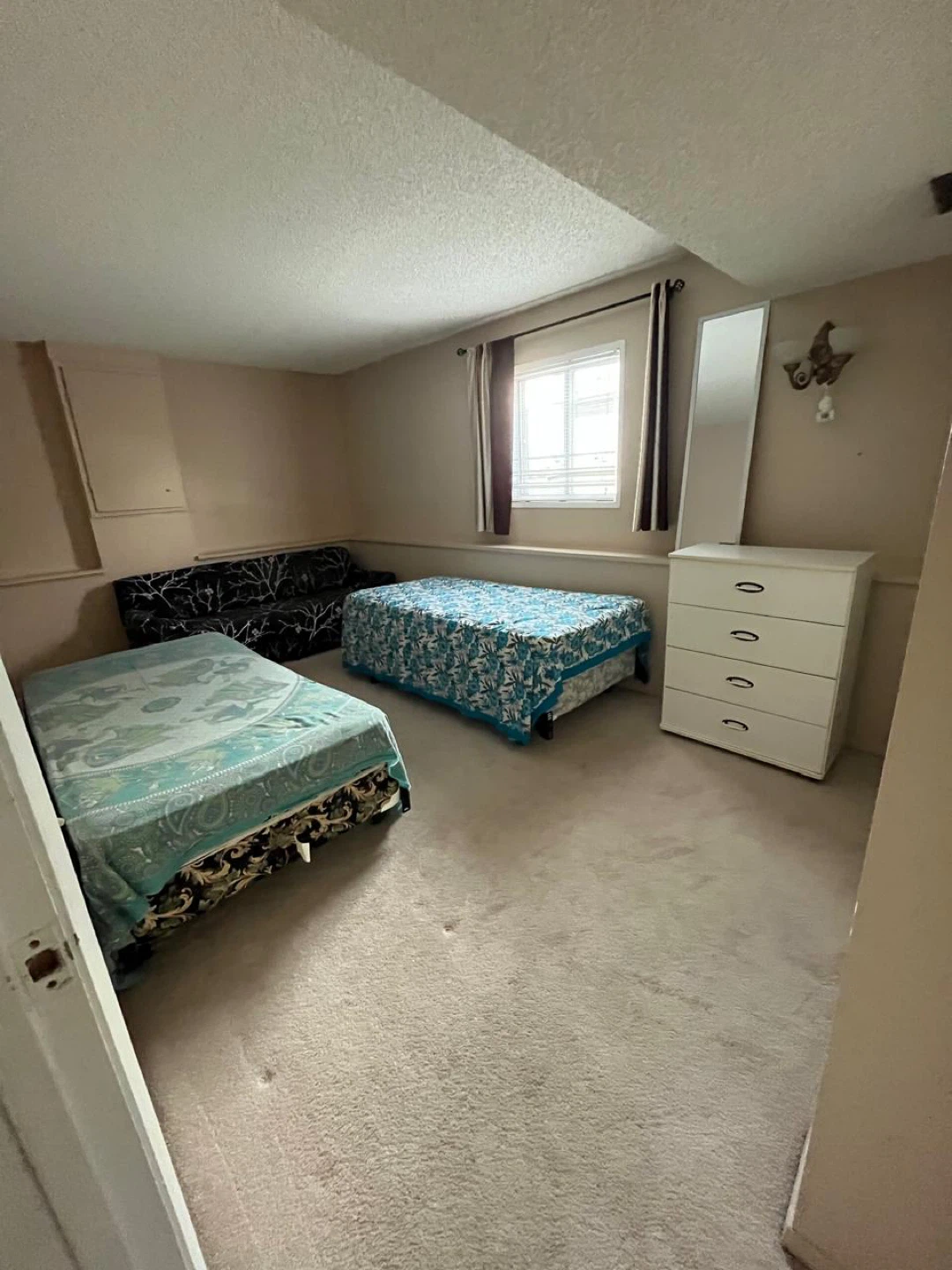 Fully furnished large room Available - photo 4