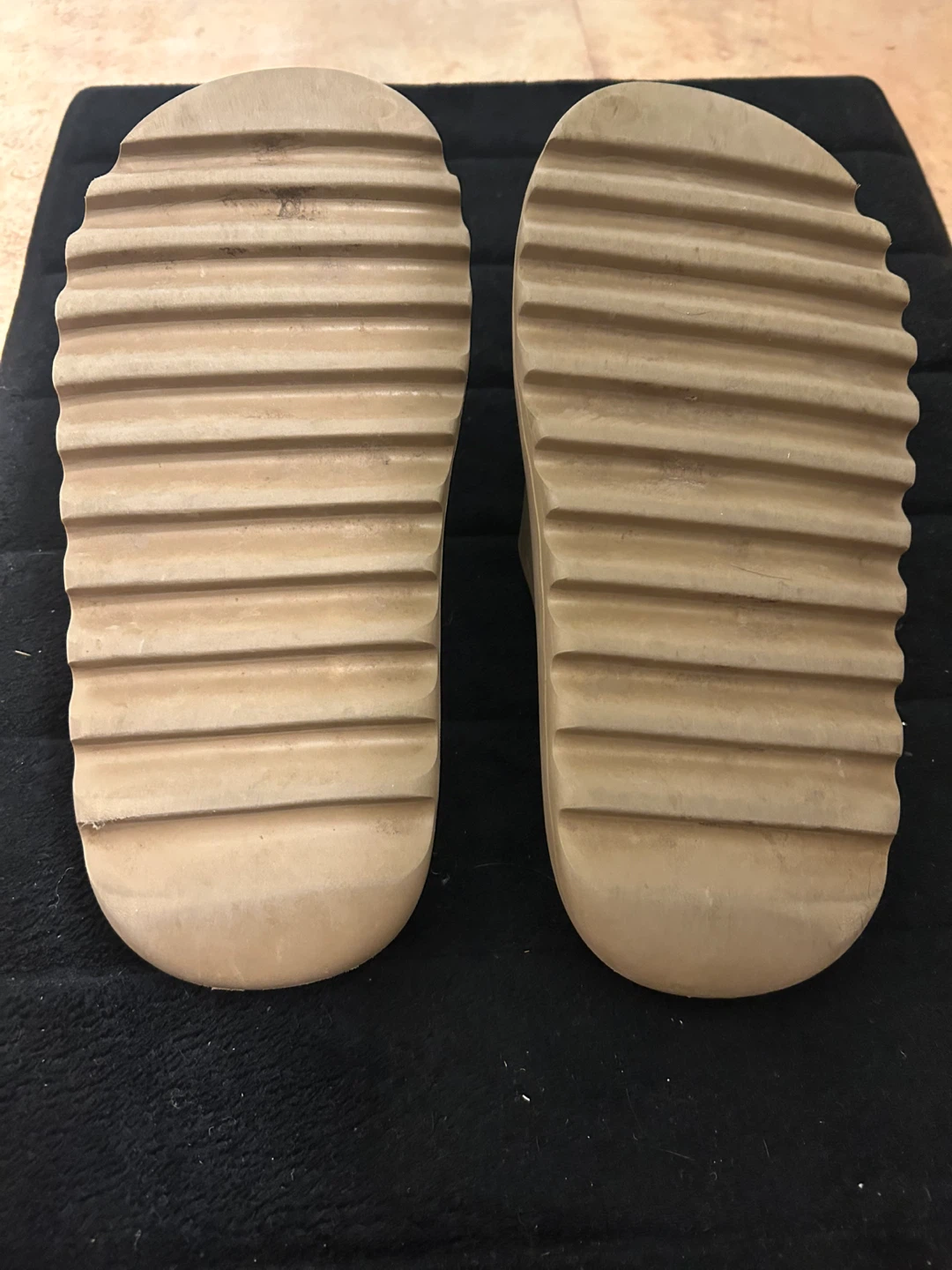 Yeezy slides - photo 3