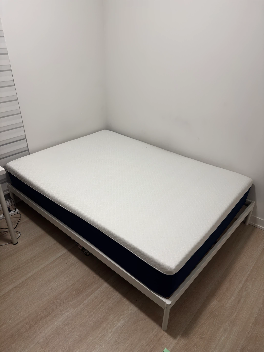 Bed set (zinus full mattress + Ikea bed frame)