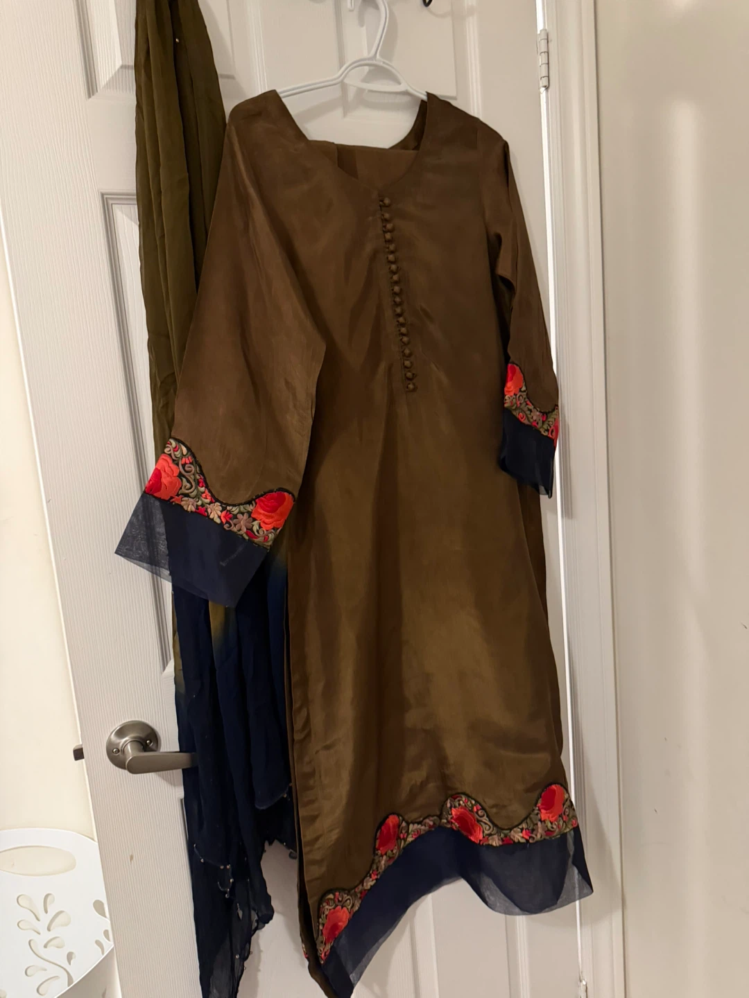 Brown Embroidered Kurti with Navy Blue Dupatta