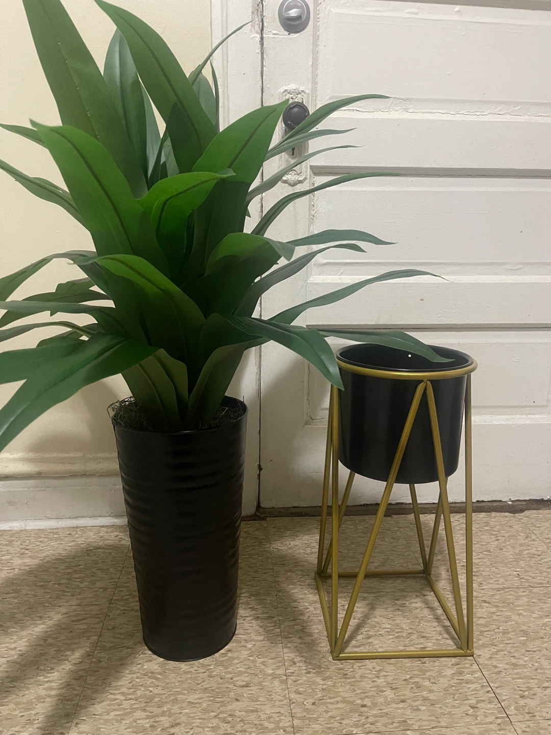 Black Metal Plant Pot with Gold Stand - photo 2