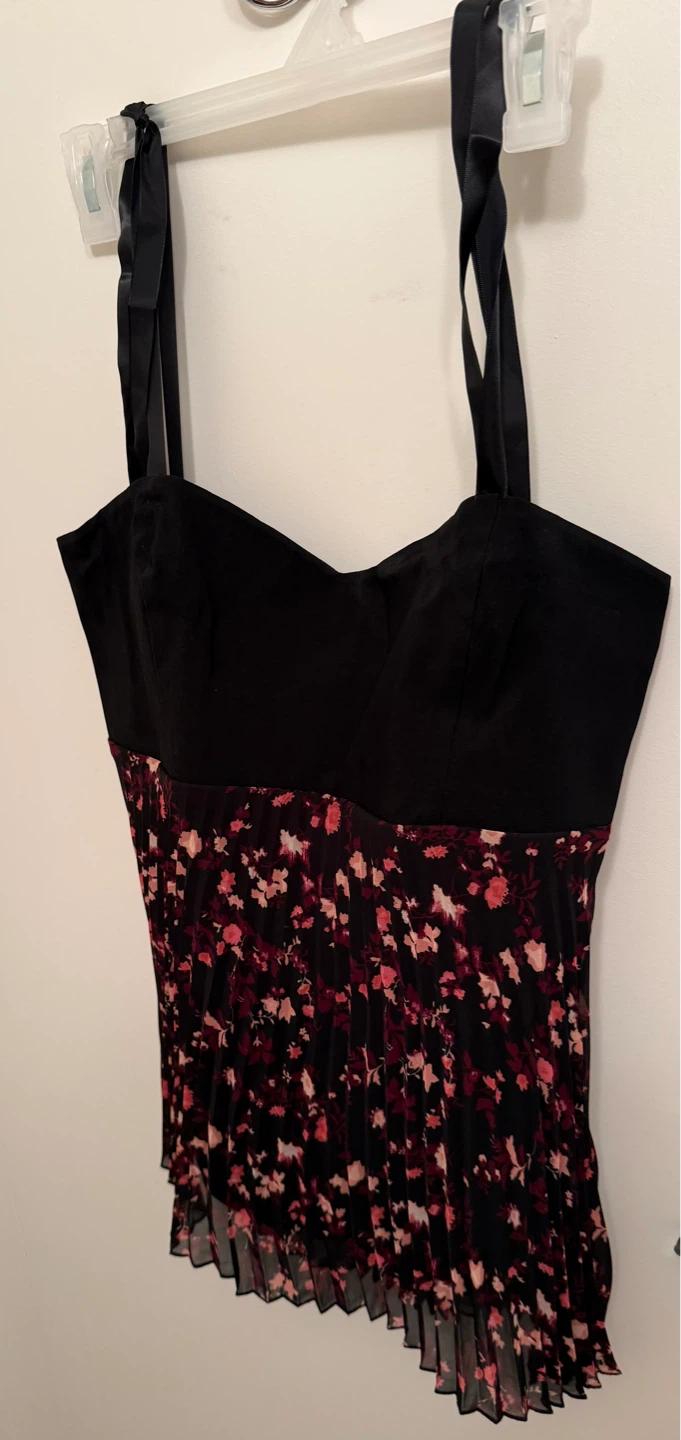 Le Château Black Floral Pleated Camisole - Large
