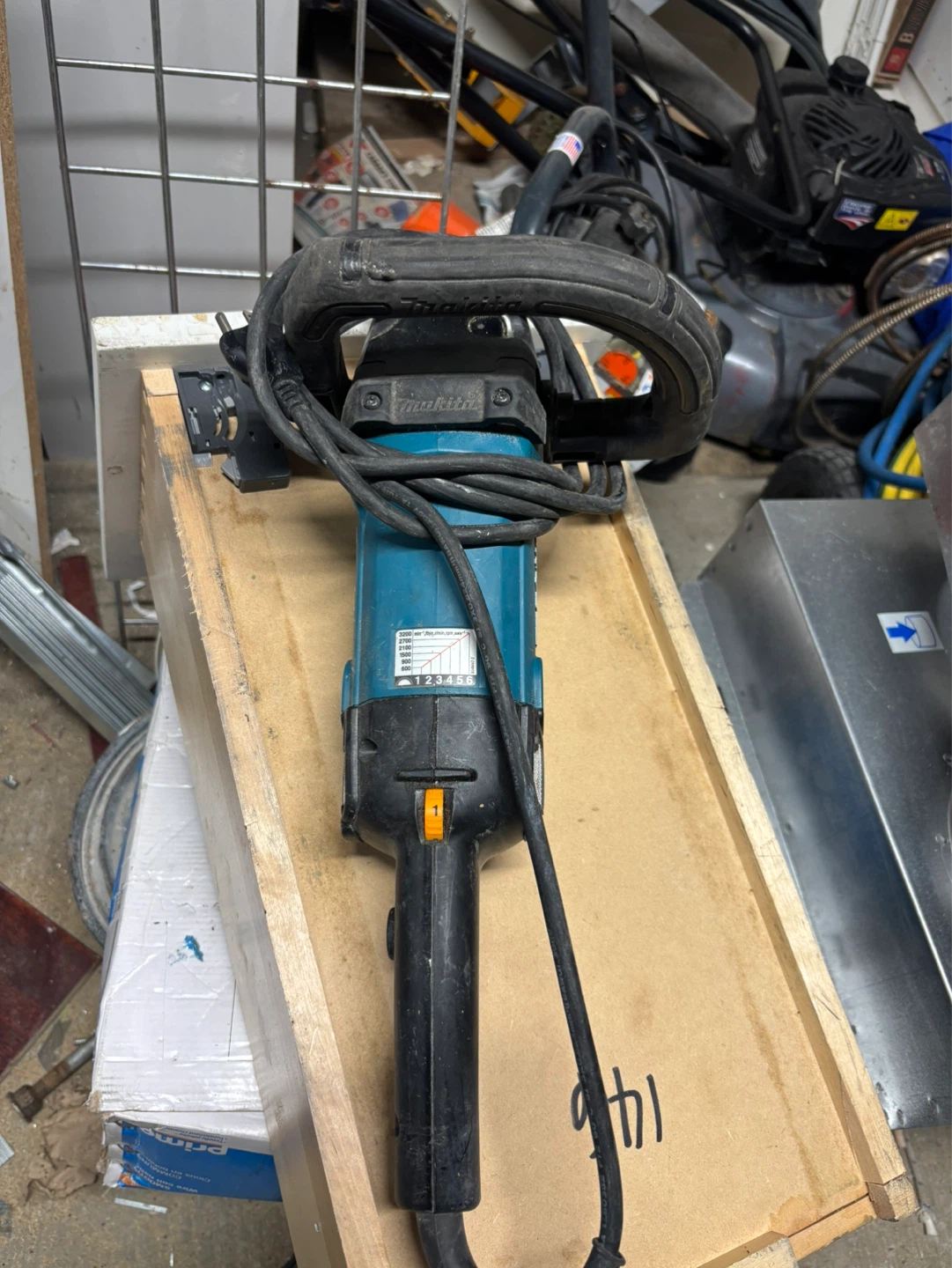 Makita 9237C Polisher