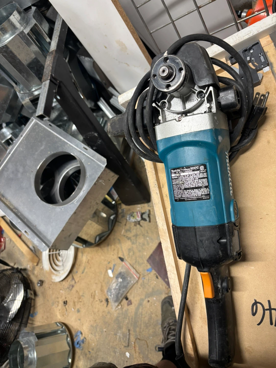 Makita 9237C Polisher - photo 2