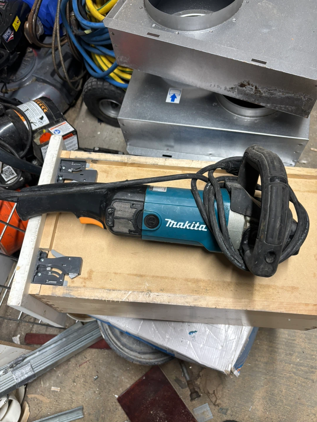 Makita 9237C Polisher - photo 3
