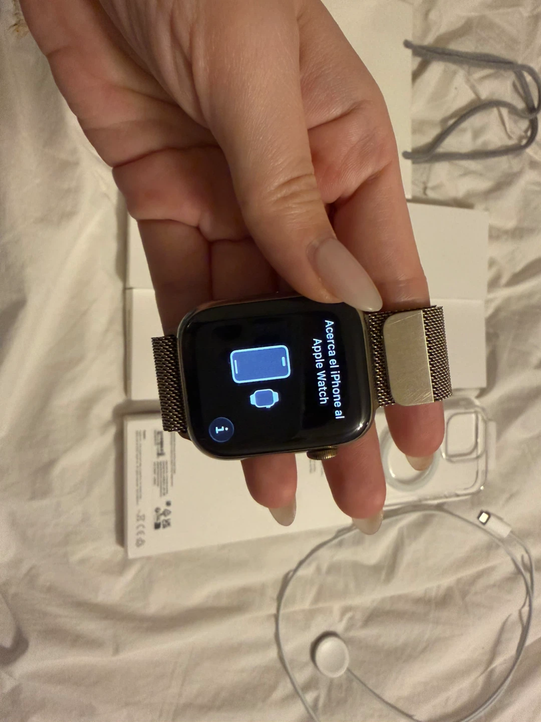 Premium Deal Apple Watch Series 8 watch + bundle