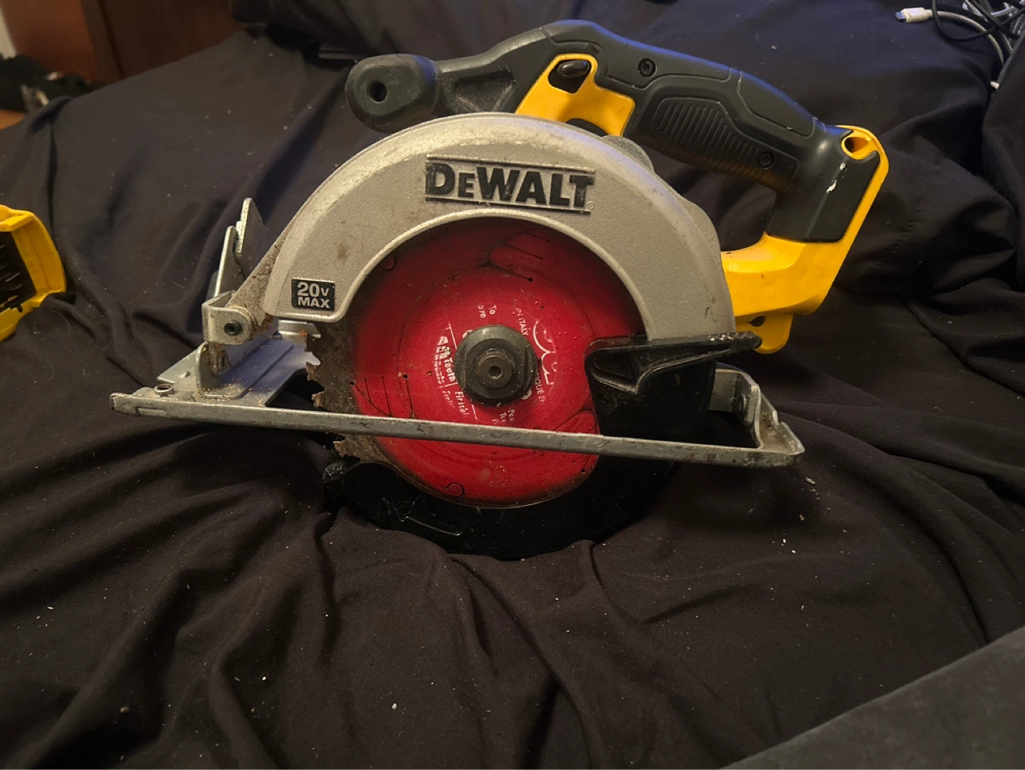 DEWALT 20V MAX Cordless Circular Saw