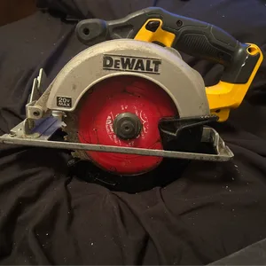 DEWALT 20V MAX Cordless Circular Saw