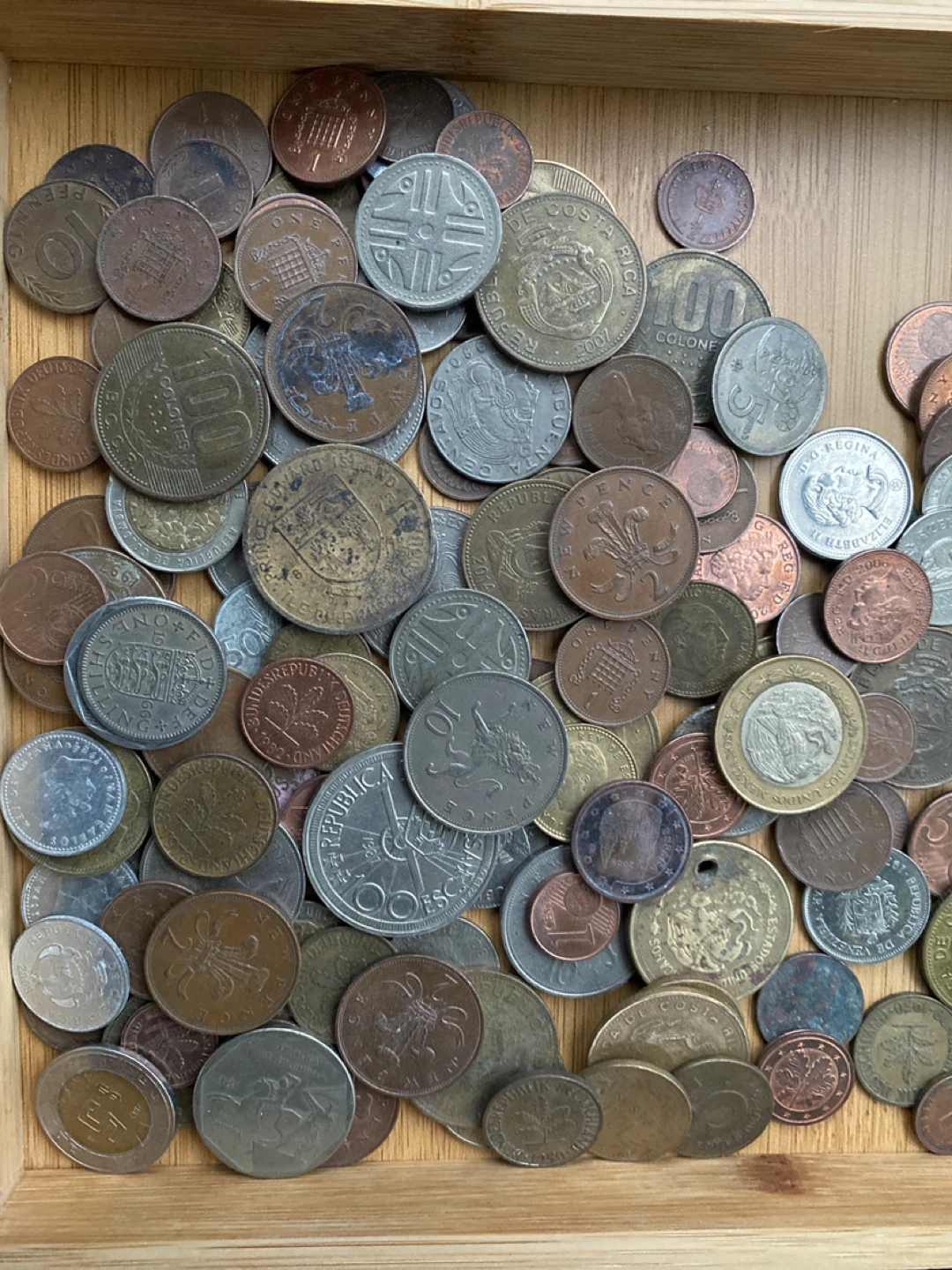 Assorted Foreign and Canadian Coins Collection - photo 3