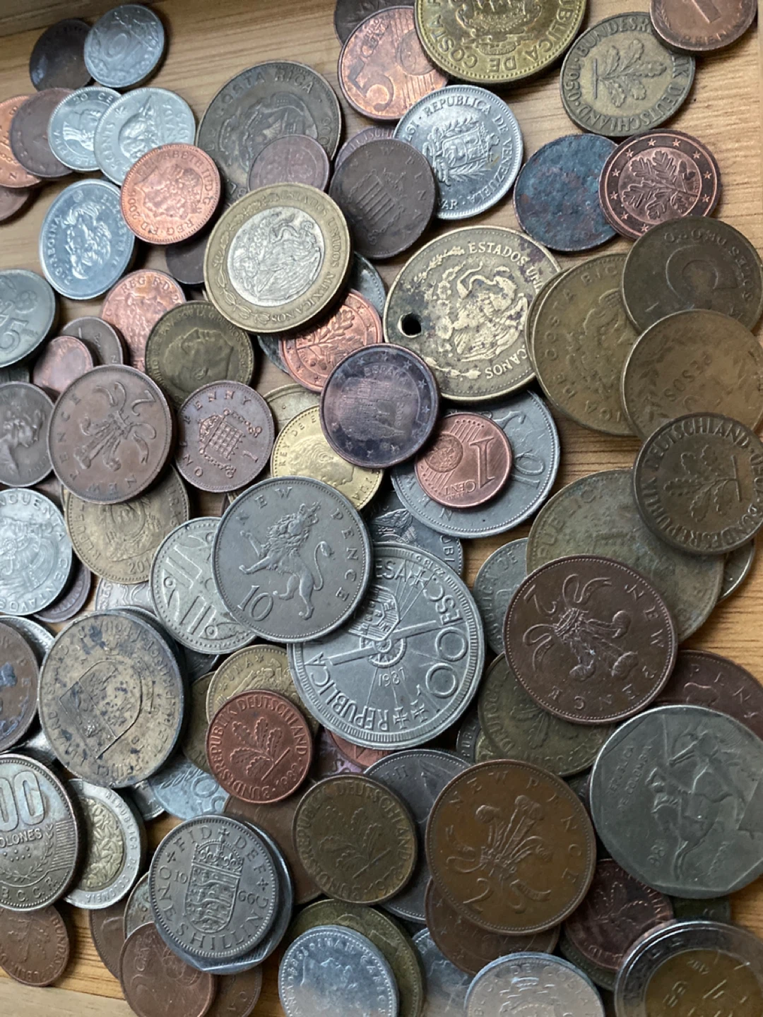 Assorted Foreign and Canadian Coins Collection - photo 2