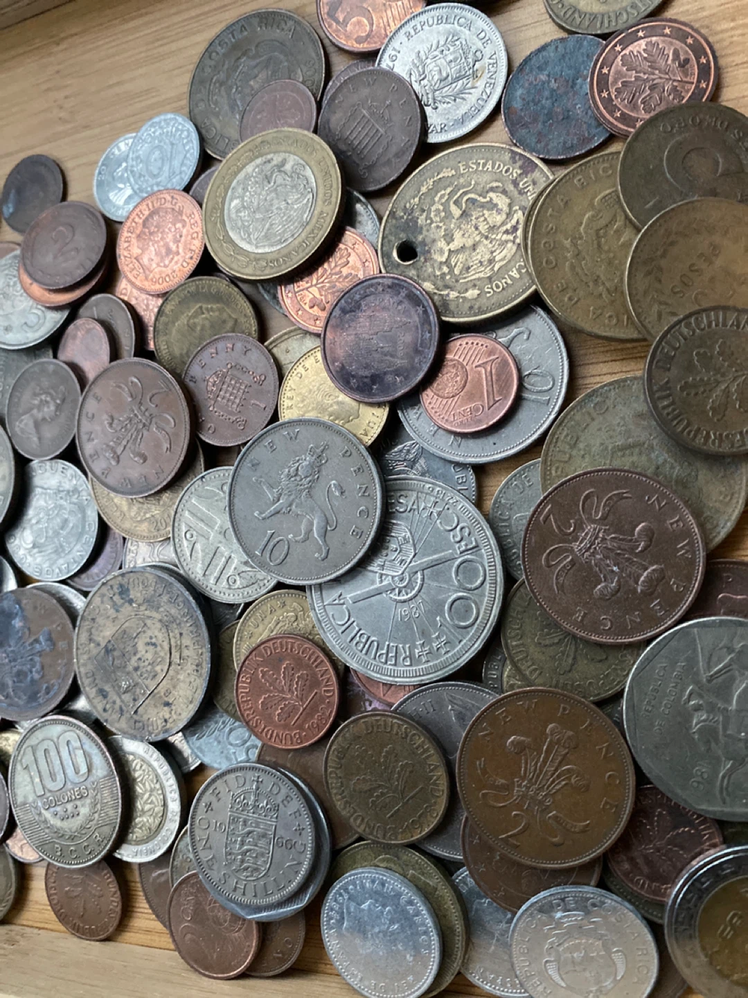 Assorted Foreign and Canadian Coins Collection - photo 4