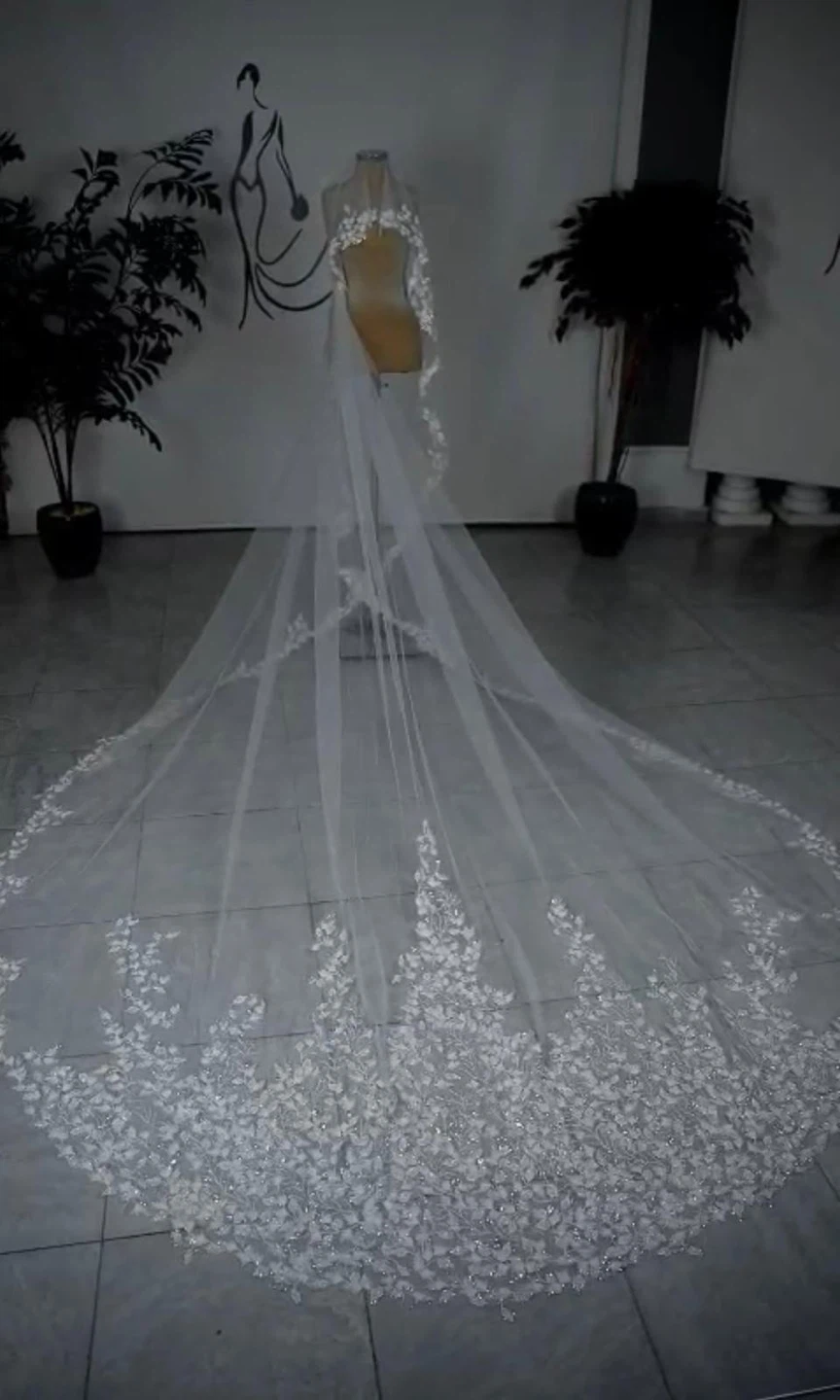 Wedding Dress with Veil and Tiara - photo 2