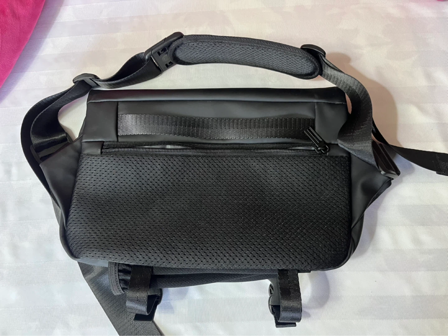 NIID Radiant Urban Sling R1 in Meteorite Black. - photo 2
