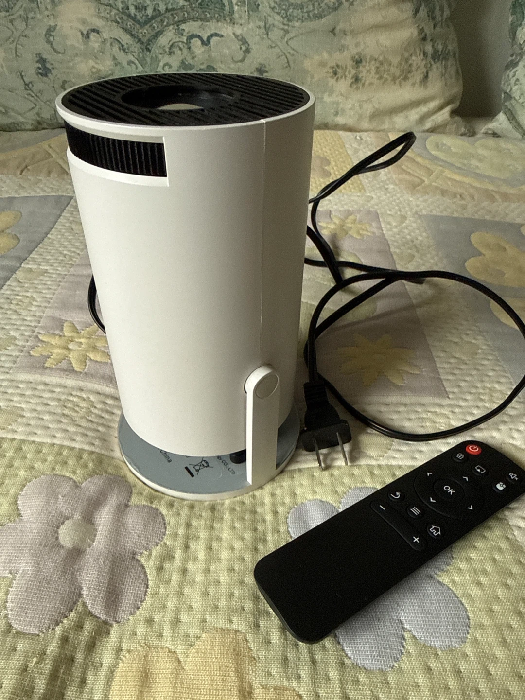 White Portable Mini Projector with Remote - photo 2