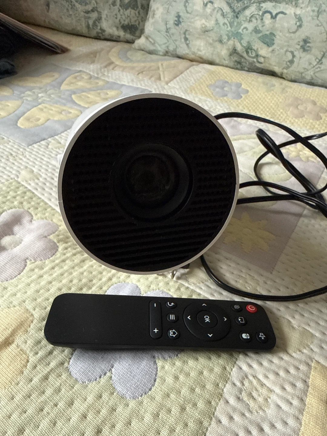 White Portable Mini Projector with Remote - photo 4