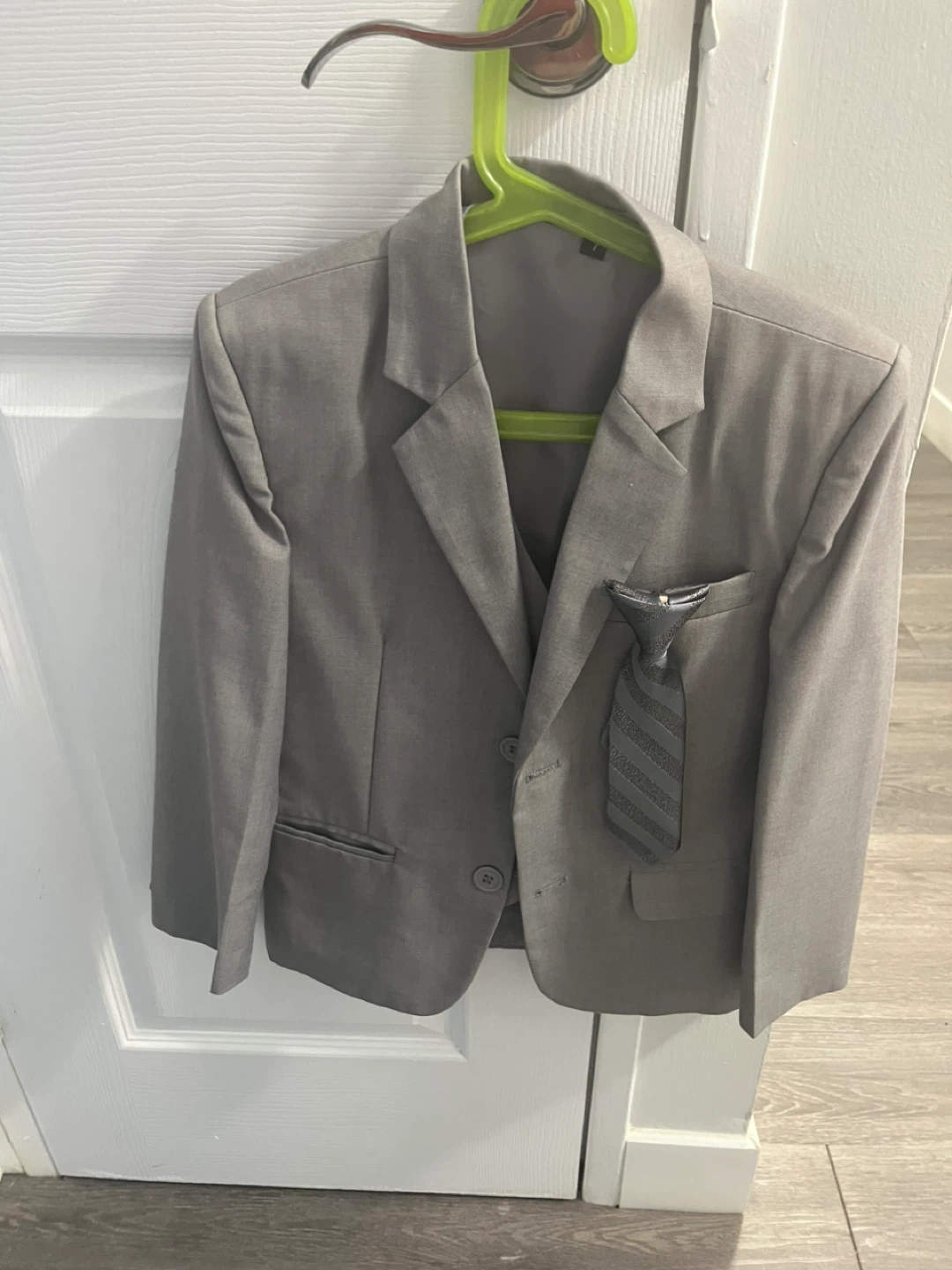 Boys Grey Suit - Jacket, Pants, Vest, Shirt & Tie - photo 2