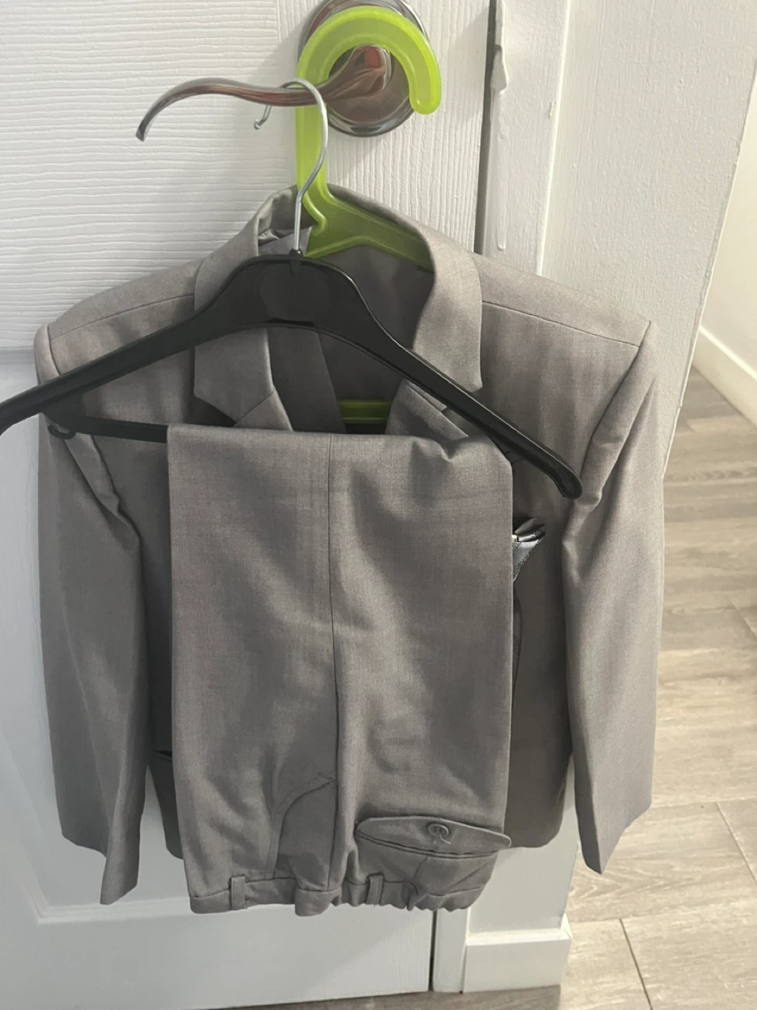 Boys Grey Suit - Jacket, Pants, Vest, Shirt & Tie - photo 5