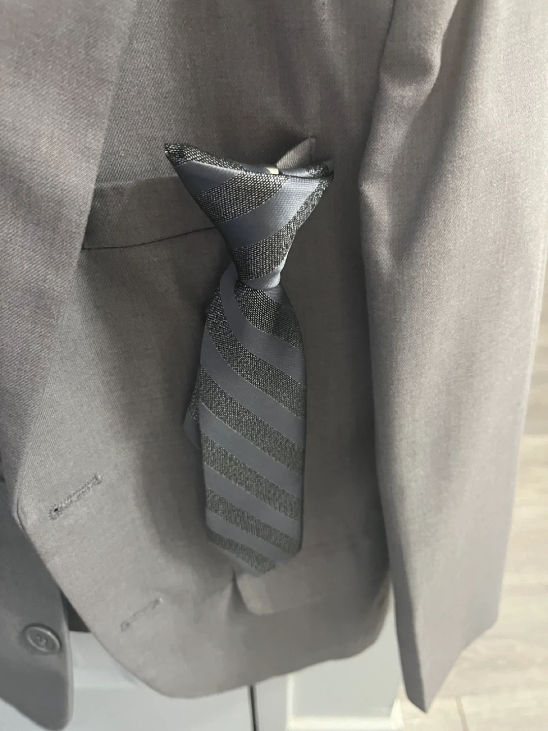Boys Grey Suit - Jacket, Pants, Vest, Shirt & Tie - photo 4